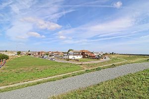Surrounding Area- click for photo gallery